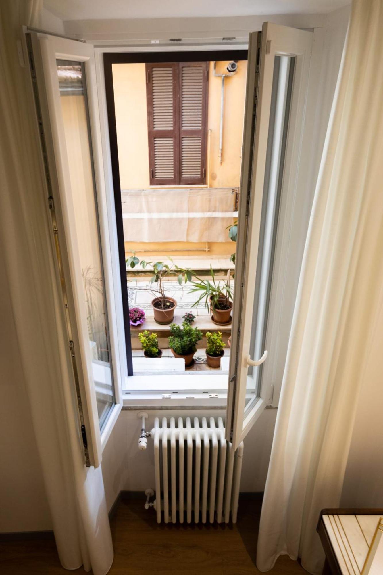 Trevi Monti House Hotel Rome Exterior photo